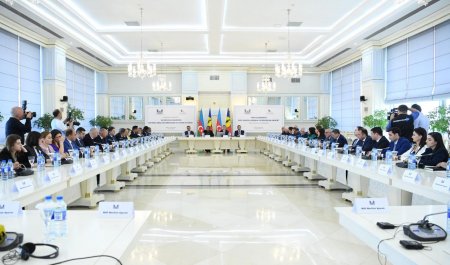 Milli Məclisdə "Yeni Kaledoniya: Tarix, müasir çağırışlar və gözlənilən gələcək" mövzusunda elmi konfrans keçirilib