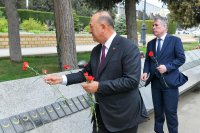 TBMM-in nümayəndə heyəti Fəxri xiyabanı, Şəhidlər xiyabanını və “Türk şəhidliyi” abidəsini ziyarət edib