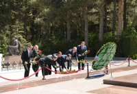 Gürcüstan parlamentinin nümayəndə heyəti Ulu Öndərin məzarını və Şəhidlər xiyabanını ziyarət edib