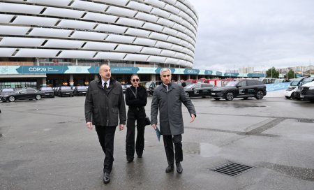 Prezident İlham Əliyev və Birinci xanım Mehriban Əliyeva Bakı Olimpiya Stadionunun ərazisində COP29-la bağlı yaradılan şəraitlə tanış olublar Prezident İlham Əliyev və Birinci xanım Mehriban Əliyeva Bakı Olimpiya Stadionunun ərazisində COP29-la bağlı yaradılan şəraitlə tanış olublar