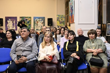 Bakıdakı Rus evində Xalq yazıçısı Natiq Rəsulzadənin kitabının təqdimatı olub