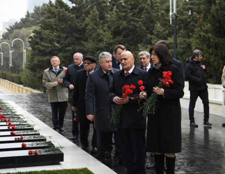 Belarus parlamentinin nümayəndə heyəti Ulu Öndərin məzarını və Şəhidlər xiyabanını ziyarət edib