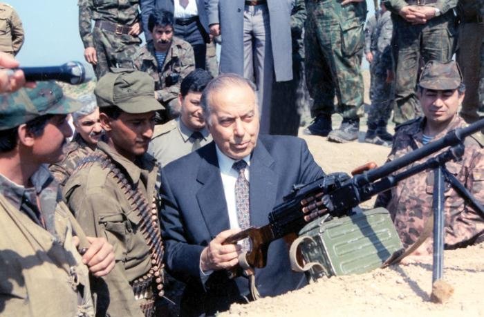 Azərbaycan xalqı 26 iyun - Silahlı Qüvvələr gününü böyük qürurla, ruh yüksəkliyi ilə qeyd edir