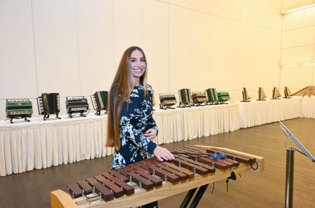 Heydər Əliyev Fondunun dəstəyi ilə alınan musiqi alətlərinin təqdimatı olub Heydər Əliyev Fondunun dəstəyi ilə alınan musiqi alətlərinin təqdimatı olub