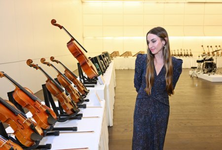 Heydər Əliyev Fondunun dəstəyi ilə alınan musiqi alətlərinin təqdimatı olub Heydər Əliyev Fondunun dəstəyi ilə alınan musiqi alətlərinin təqdimatı olub
