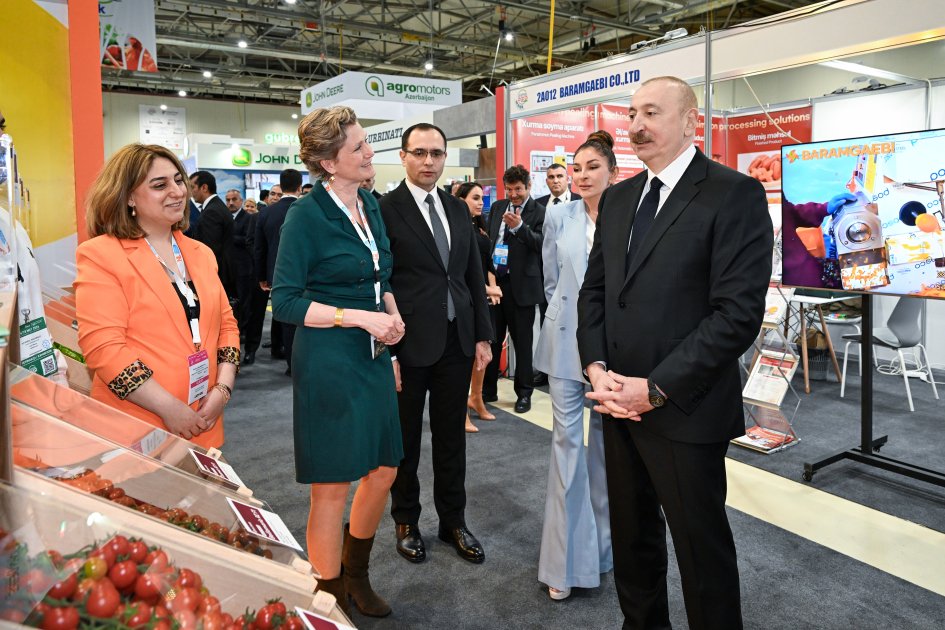 Prezident İlham Əliyev 19-cu “Caspian Agro Week” və 31-ci “InterFood Azerbaijan” sərgiləri ilə tanış olub Prezident İlham Əliyev 19-cu “Caspian Agro Week” və 31-ci “InterFood Azerbaijan” sərgiləri ilə tanış olub
