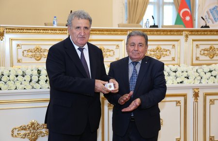 AMEA-da Milli Mətbuat Gününə həsr olunmuş tədbir keçirilib AMEA-da Milli Mətbuat Gününə həsr olunmuş tədbir keçirilib